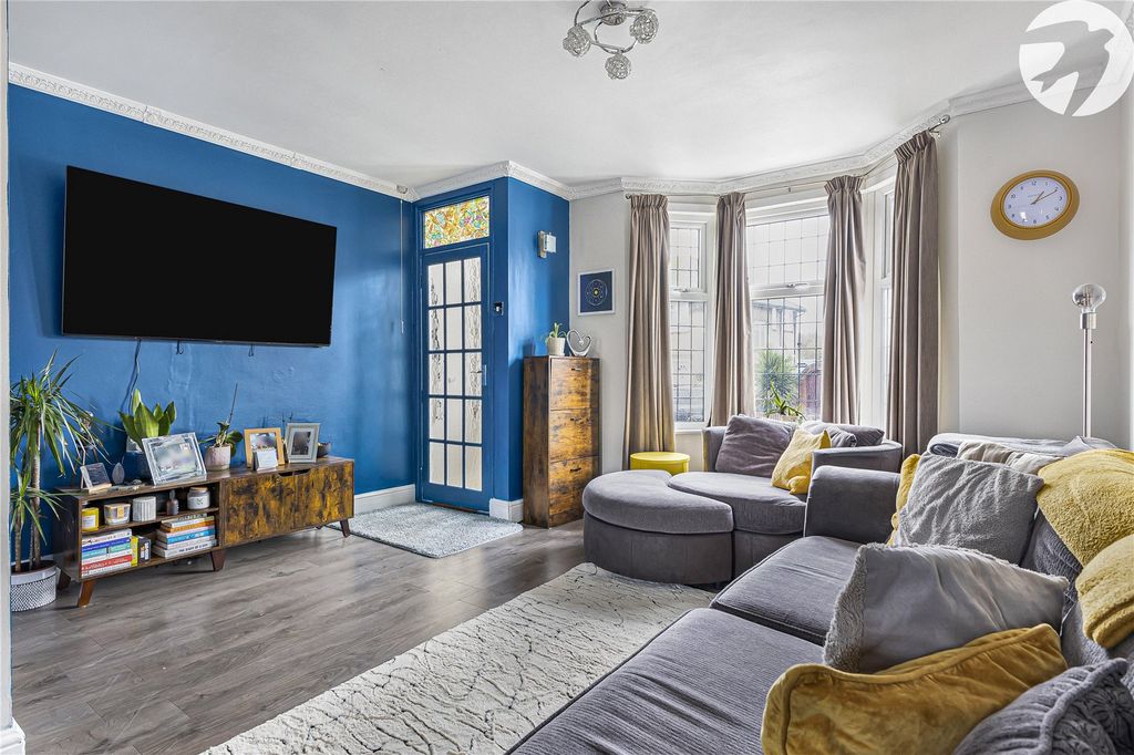 Property photo 3 of 26 Living Room