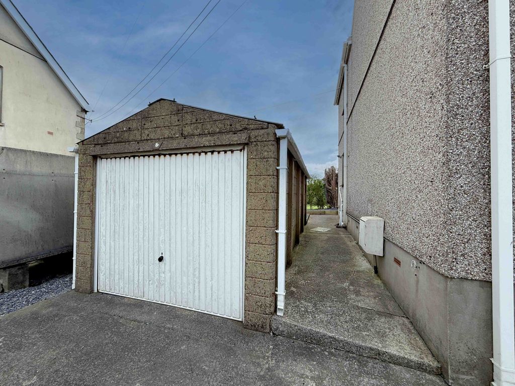 Property photo 3 of 19 Gallery