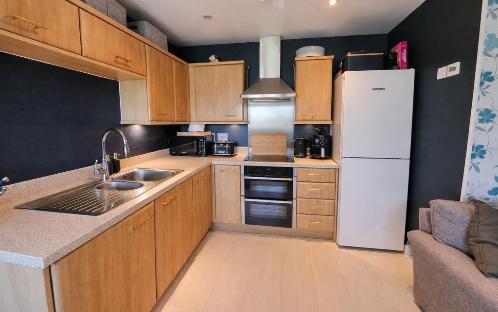 Property photo 2 of 17 11.Png