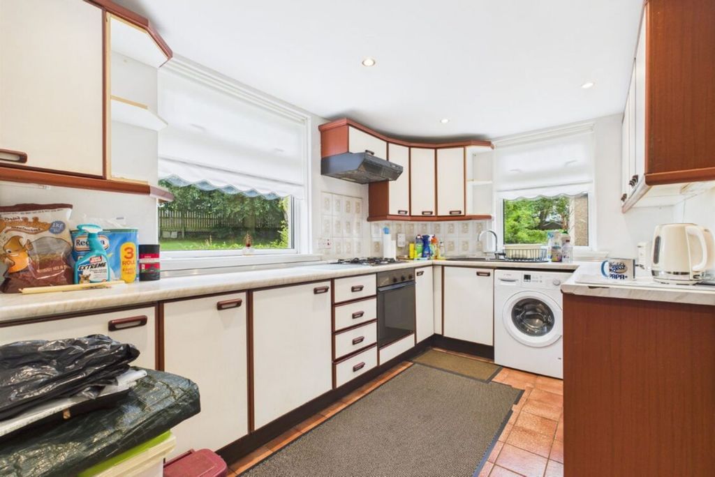 Property photo 3 of 23