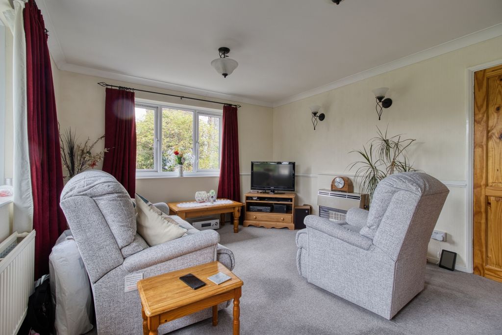 Property photo 3 of 9 Lounge - Ewemove Swindon South