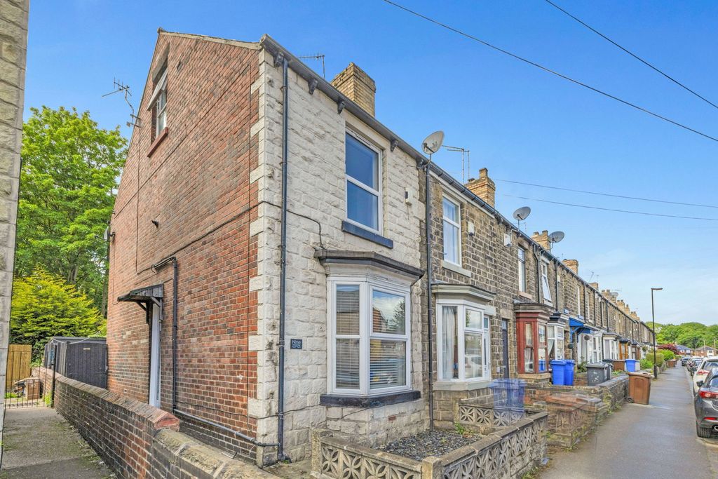 Property photo 1 of 17