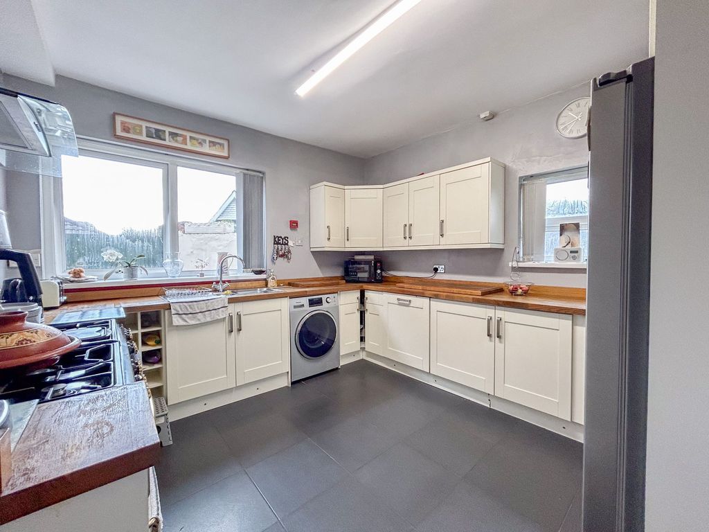 Property photo 2 of 33