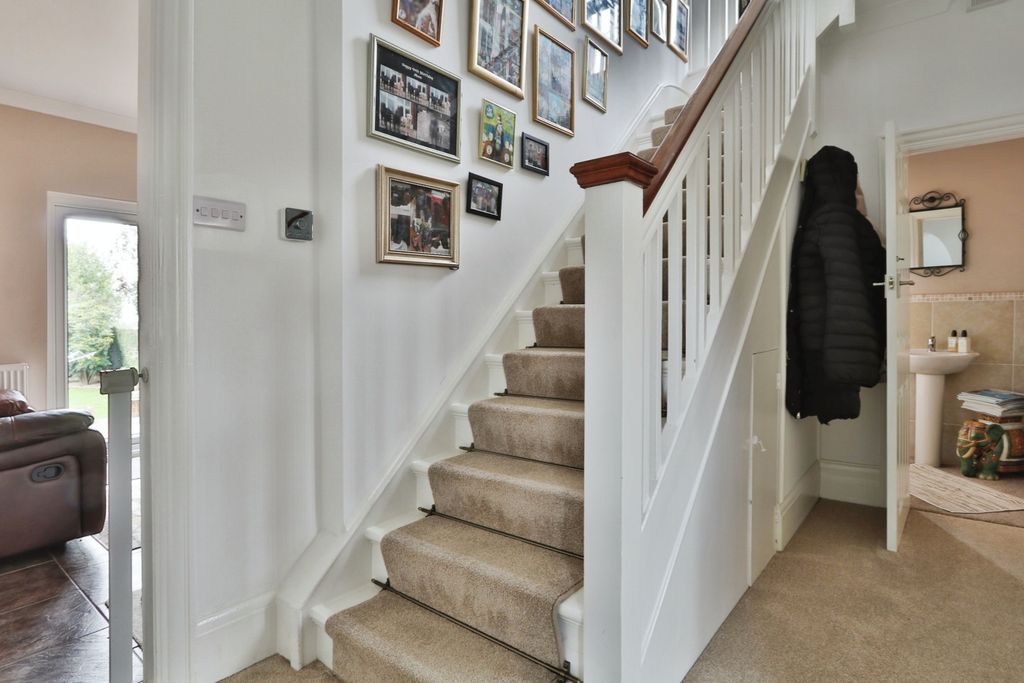 Property photo 3 of 44 3816778