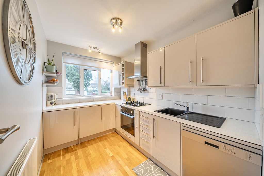 Property photo 2 of 20 1400924-19-696E2F...