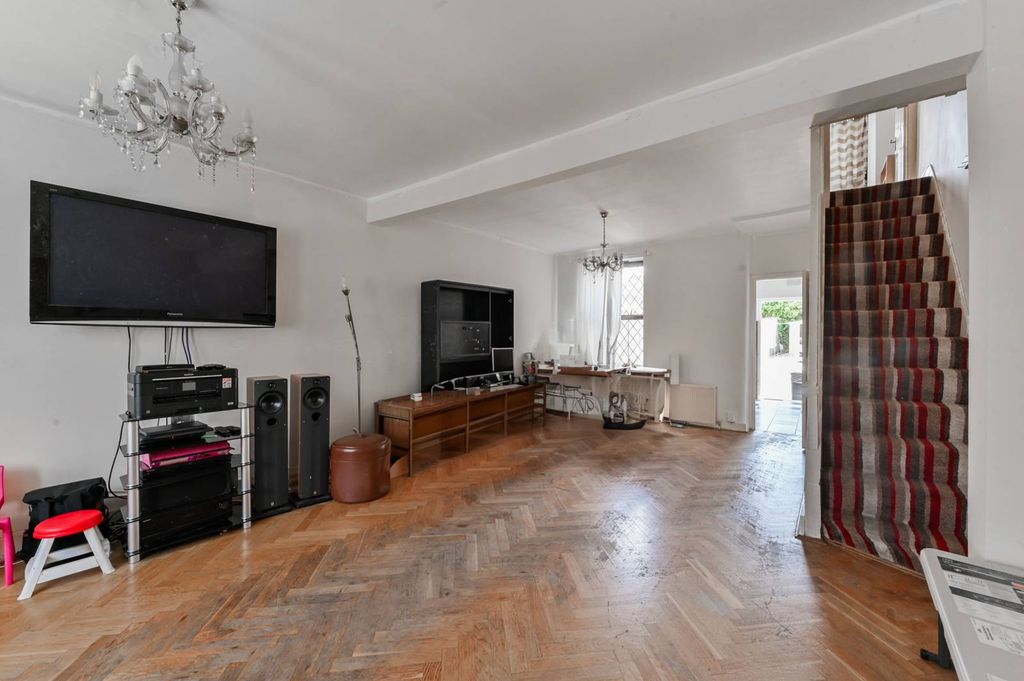 Property photo 3 of 13