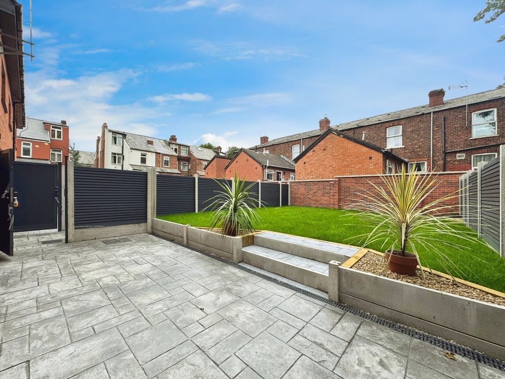 Property photo 1 of 20 Show Home Photograph