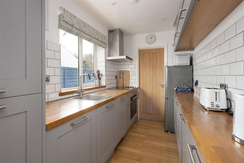 Property photo 2 of 18 Albert Street, Whitstable