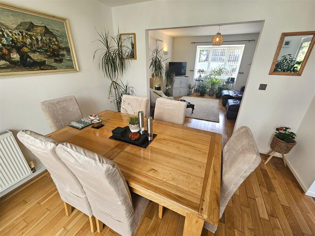 Property photo 2 of 22 Dining And Lounge.Jpg