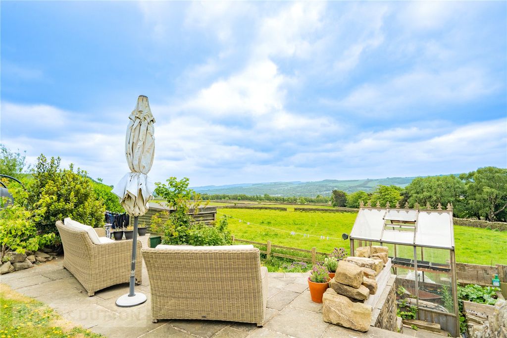 Property photo 2 of 32 Garden And Views