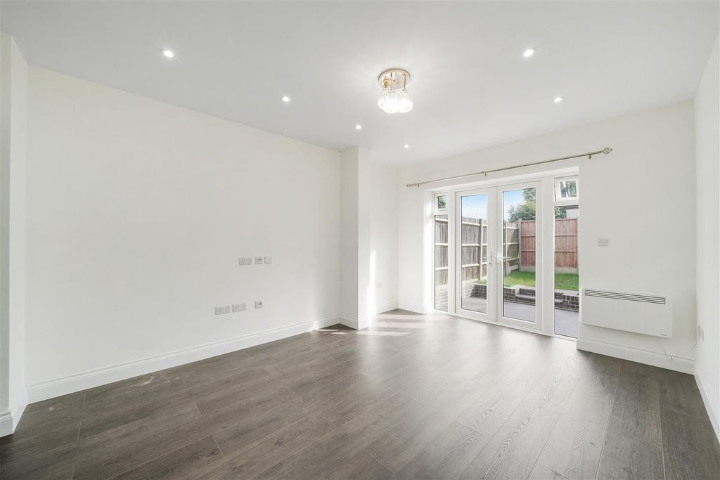 Property photo 2 of 15 61 Whitton Avenue East - 7Zxjr5Izsc4Dpg3Wxors.Jpg