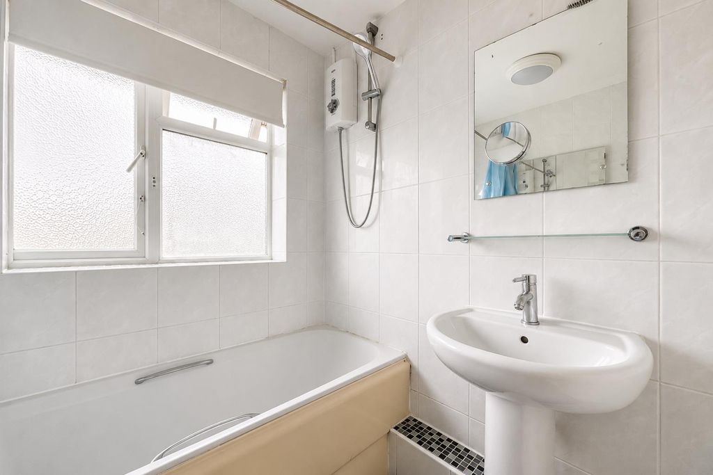 Property photo 3 of 8 Bathroom