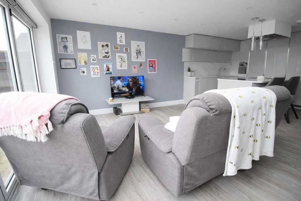 Property photo 2 of 20 9.Png