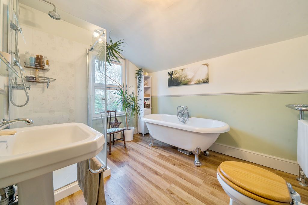 Property photo 3 of 18 Photo 9
