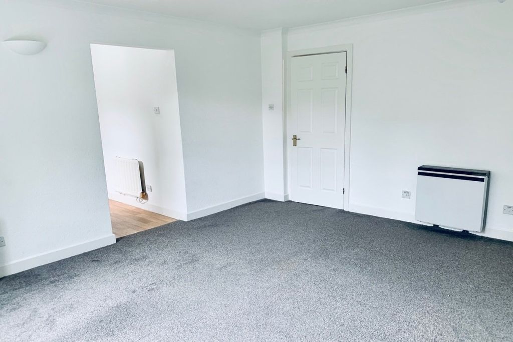 Property photo 2 of 7 Living Room