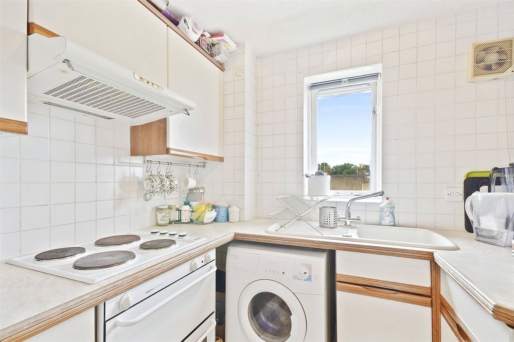Property photo 2 of 4 Kitchen