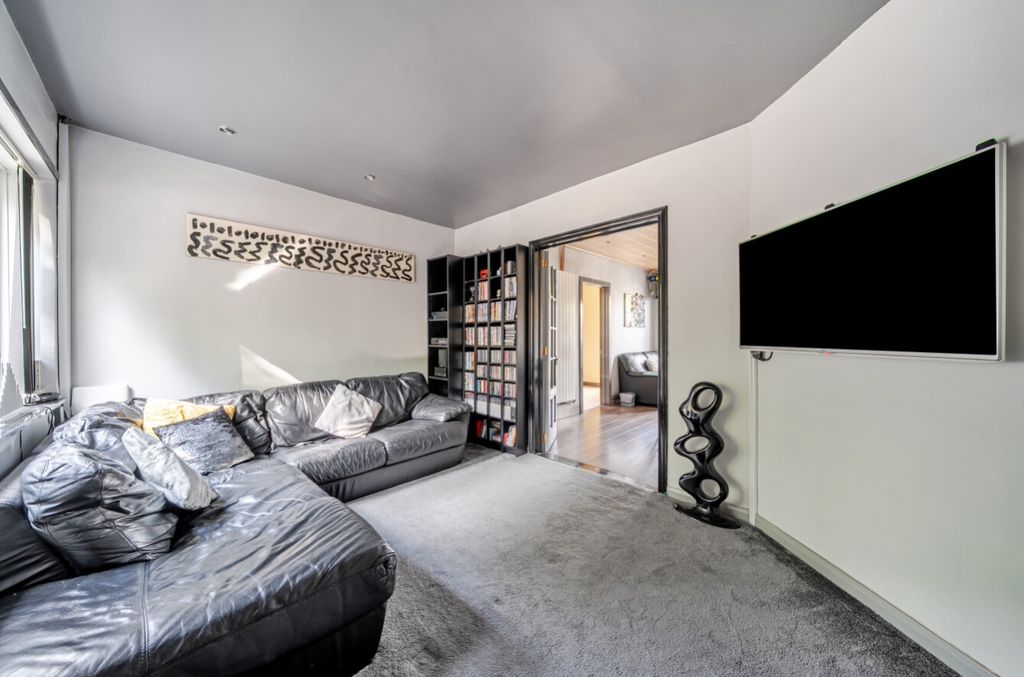 Property photo 3 of 22 19-6A6Cce0396Ebe-1495238-19Fb902580701-20-19
