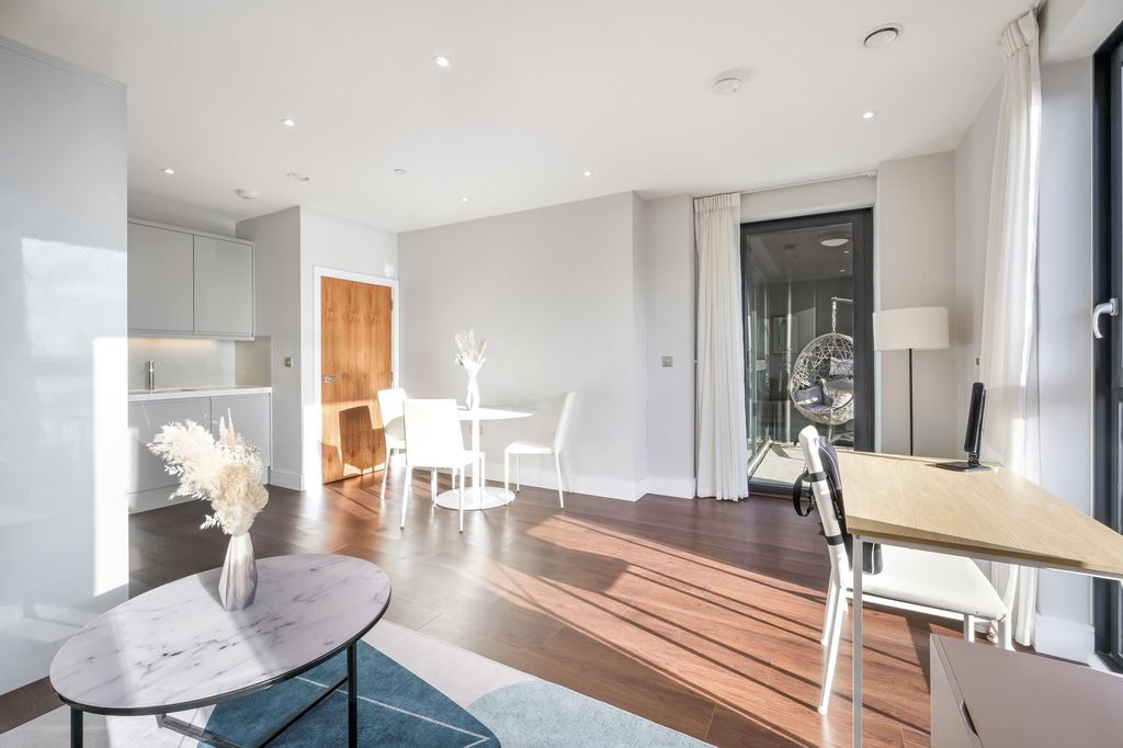 Property photo 2 of 11