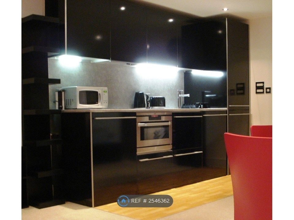 Property photo 3 of 10 Kitchen