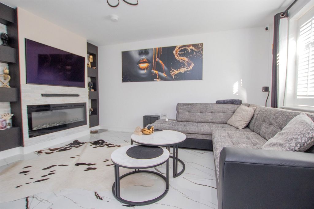 Property photo 3 of 19 Picture No. 17