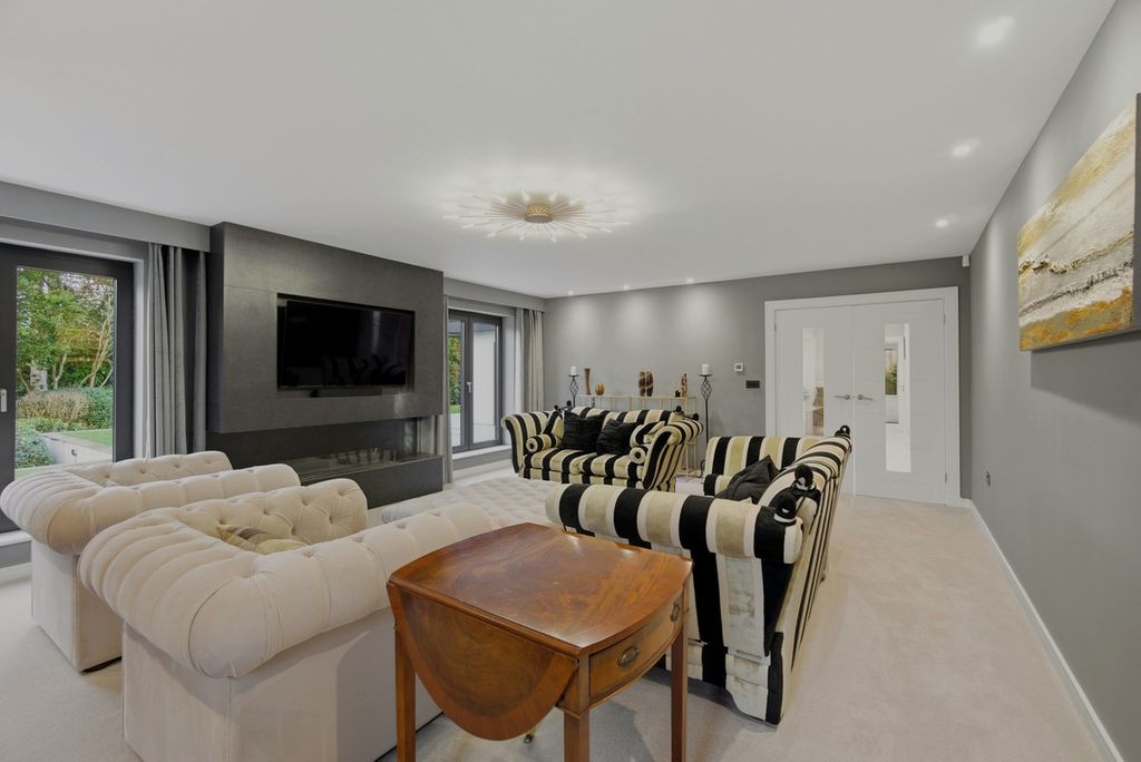 Property photo 2 of 23