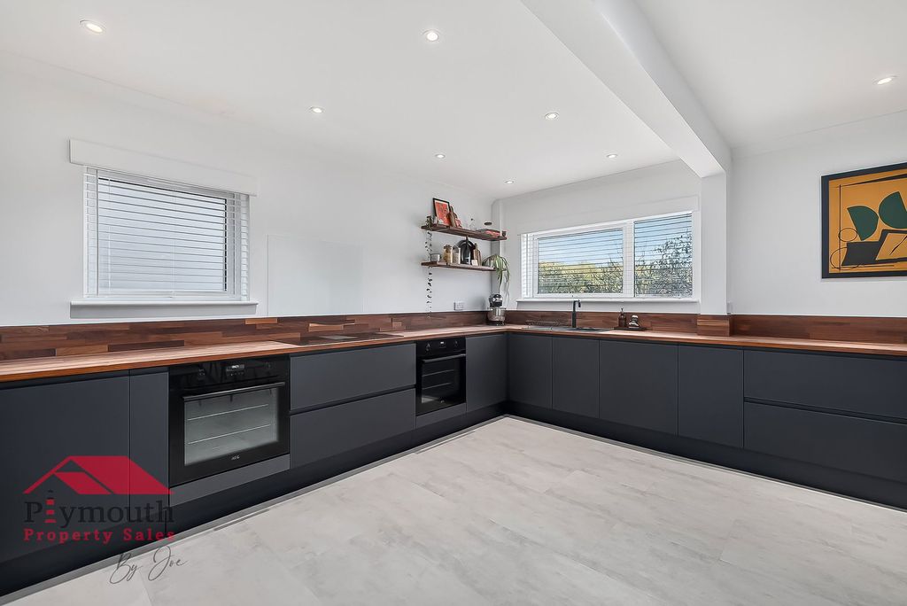 Property photo 3 of 24