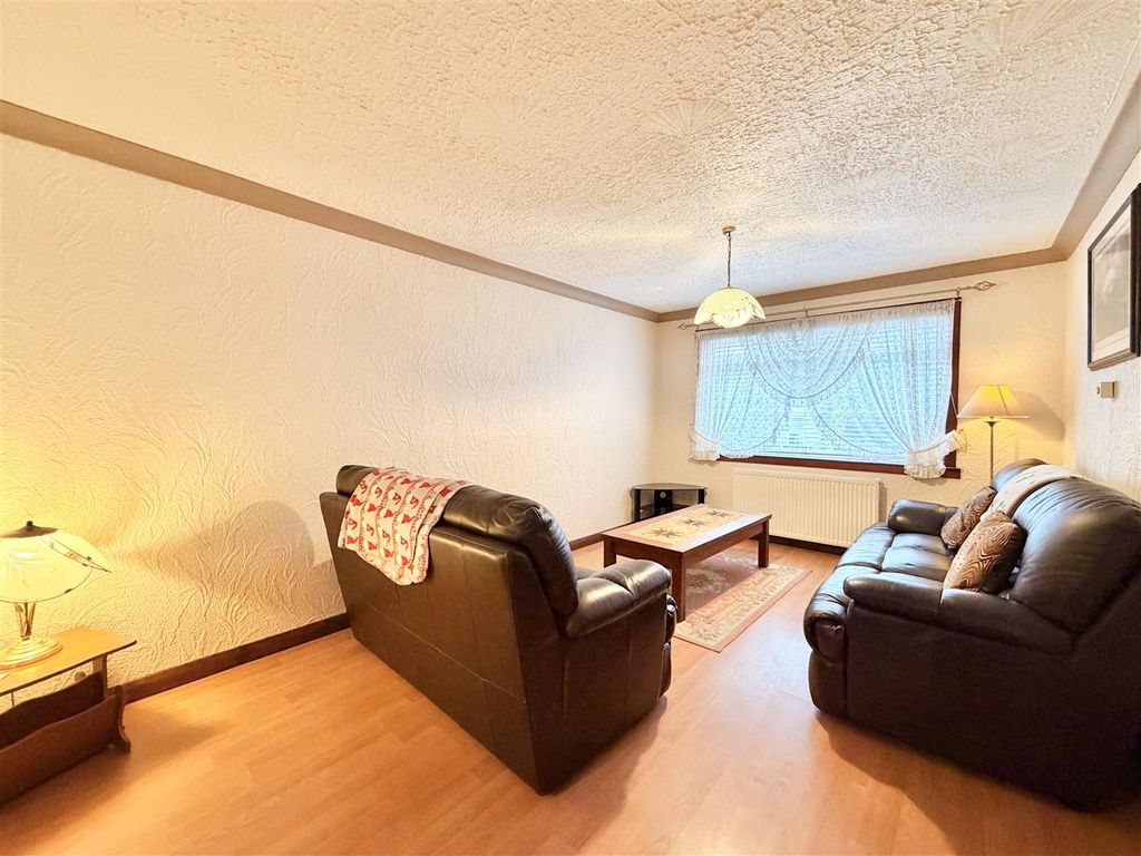 Property photo 3 of 14 Lounge