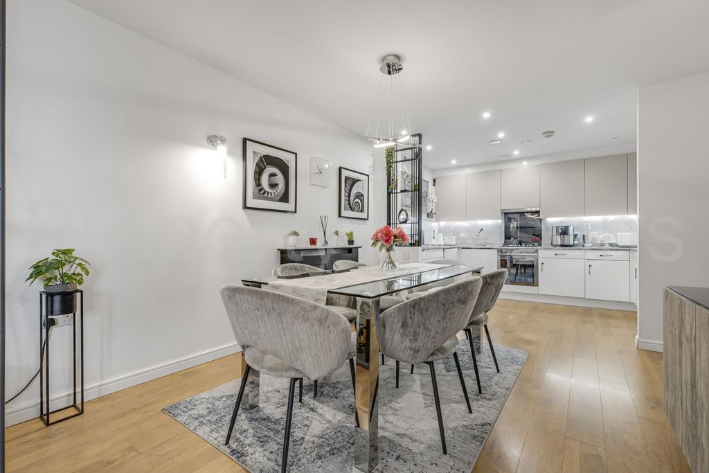 Property photo 3 of 12 Photo 5