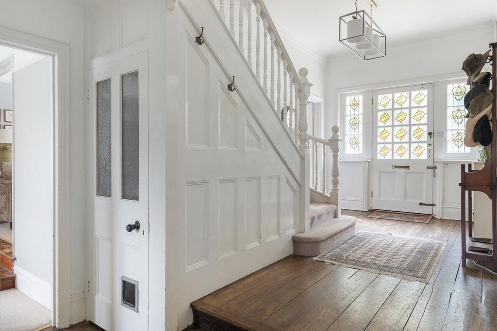 Property photo 3 of 27