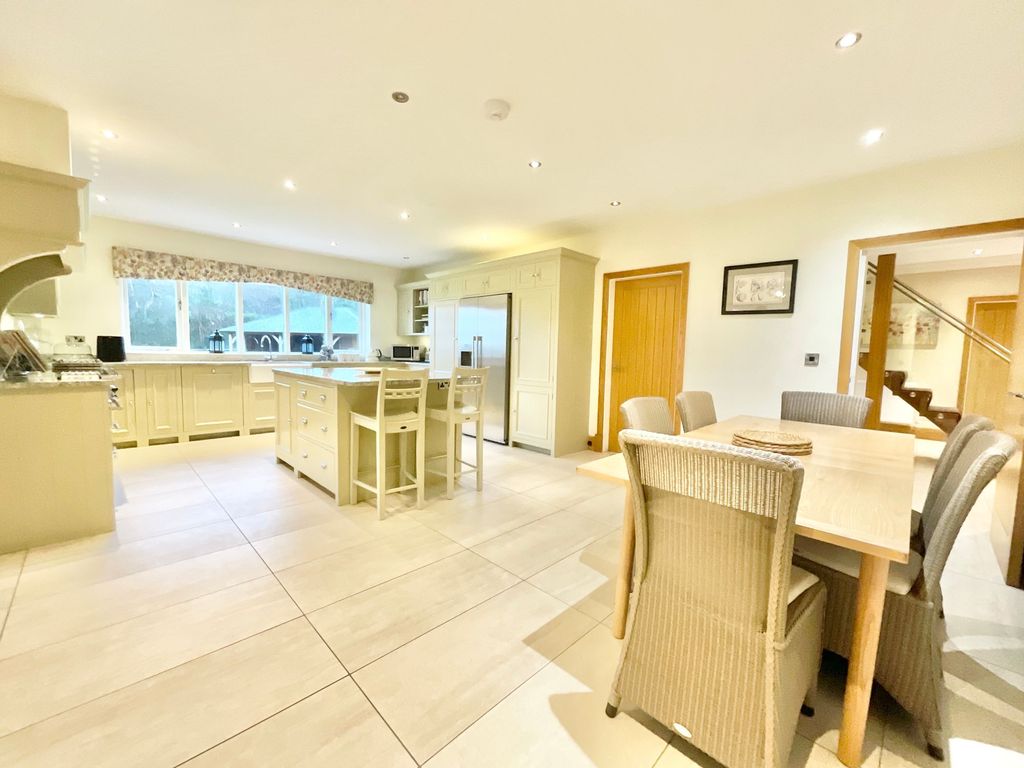 Property photo 2 of 48