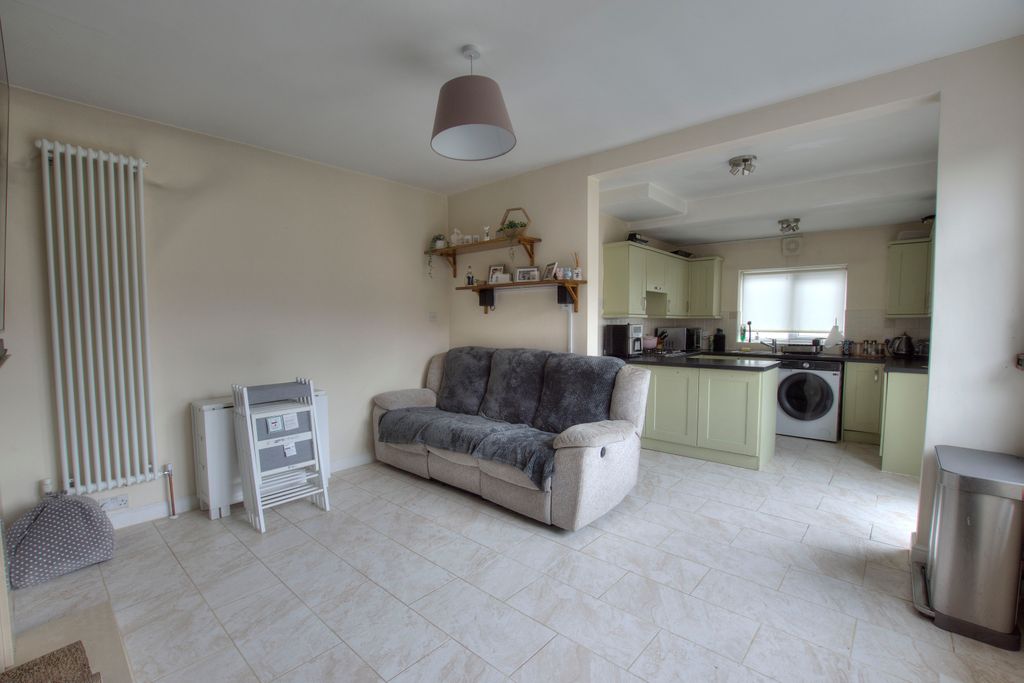 Property photo 2 of 15 2. Kitchen: Diner