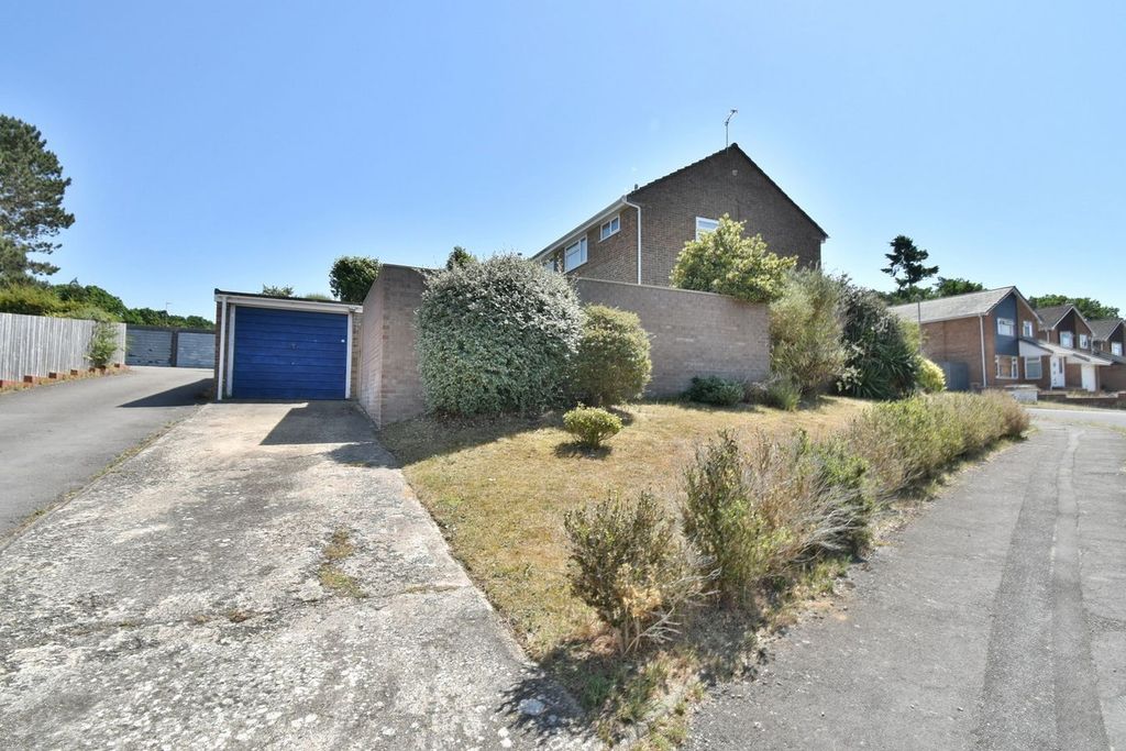 Property photo 2 of 21