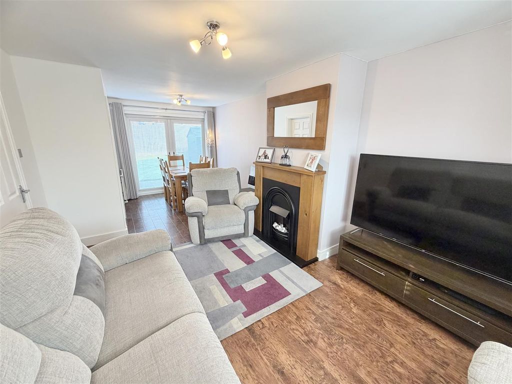 Property photo 3 of 33 Dining Lounge