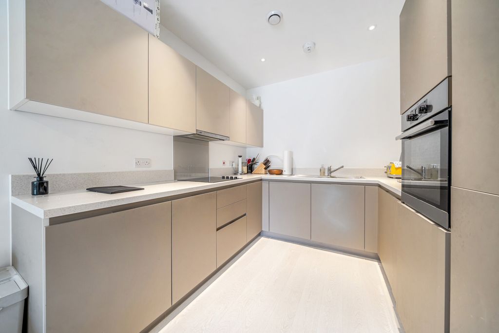 Property photo 2 of 20 1470451-15-6A2038...