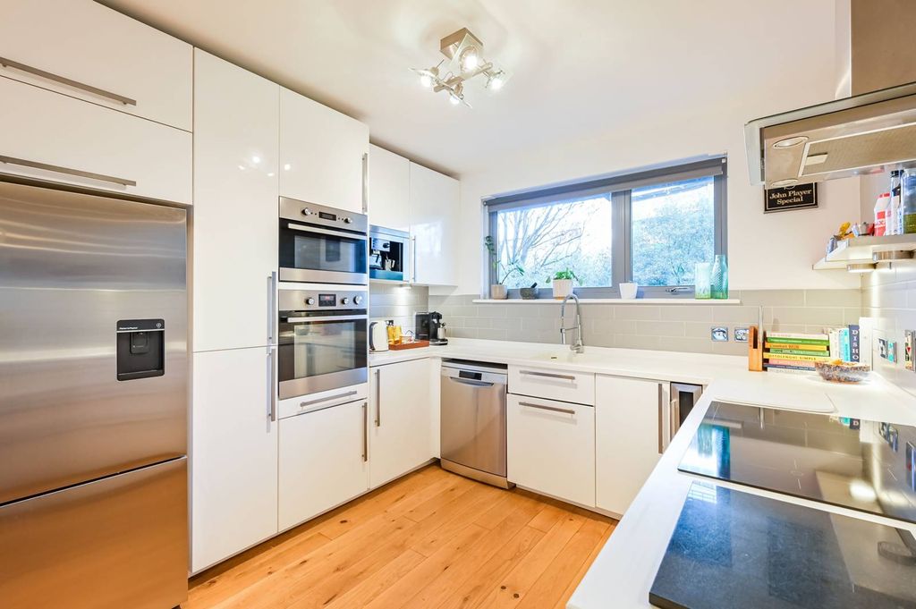 Property photo 2 of 21