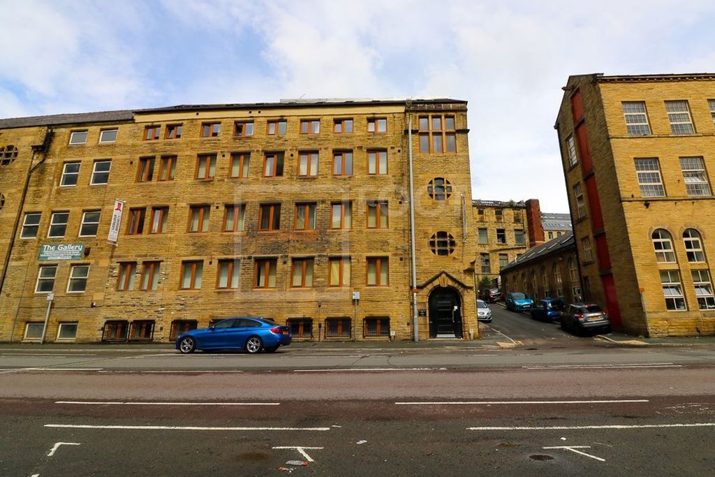 Property photo 2 of 35