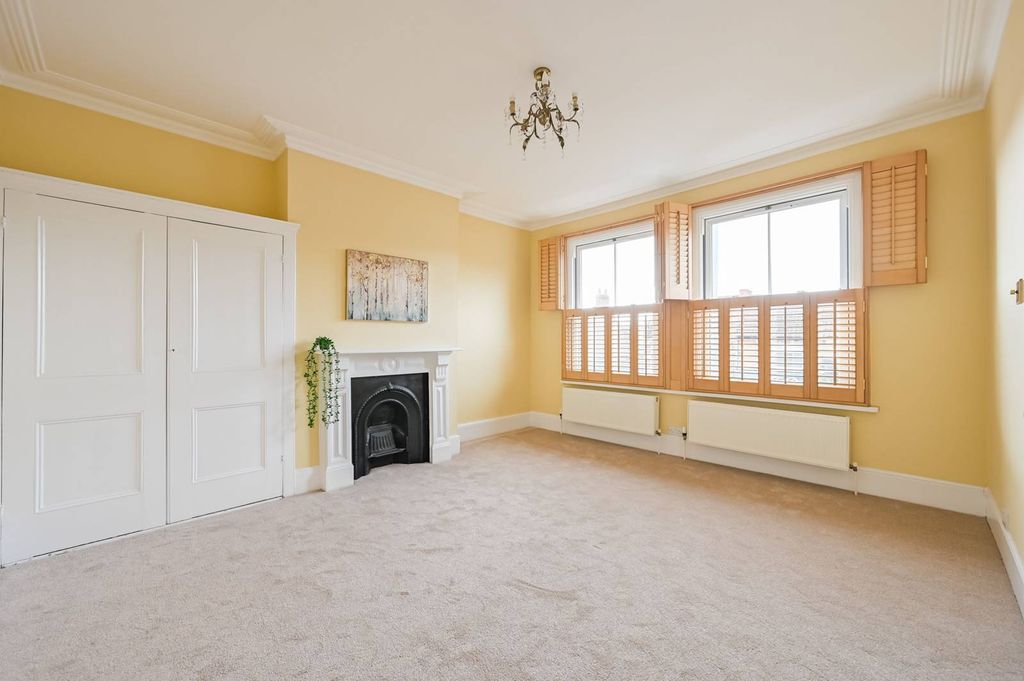 Property photo 3 of 38