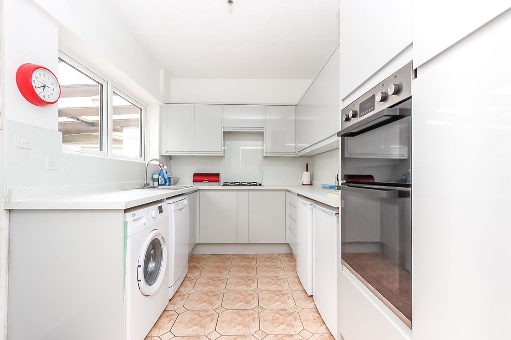 Property photo 3 of 16 Kitchen