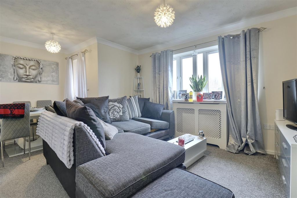 Property photo 2 of 9 Living Room