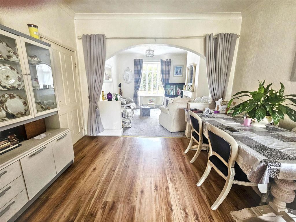 Property photo 3 of 8 20260710163800_20260710-Interior-8-Hovbi9Zupqyl4Uh