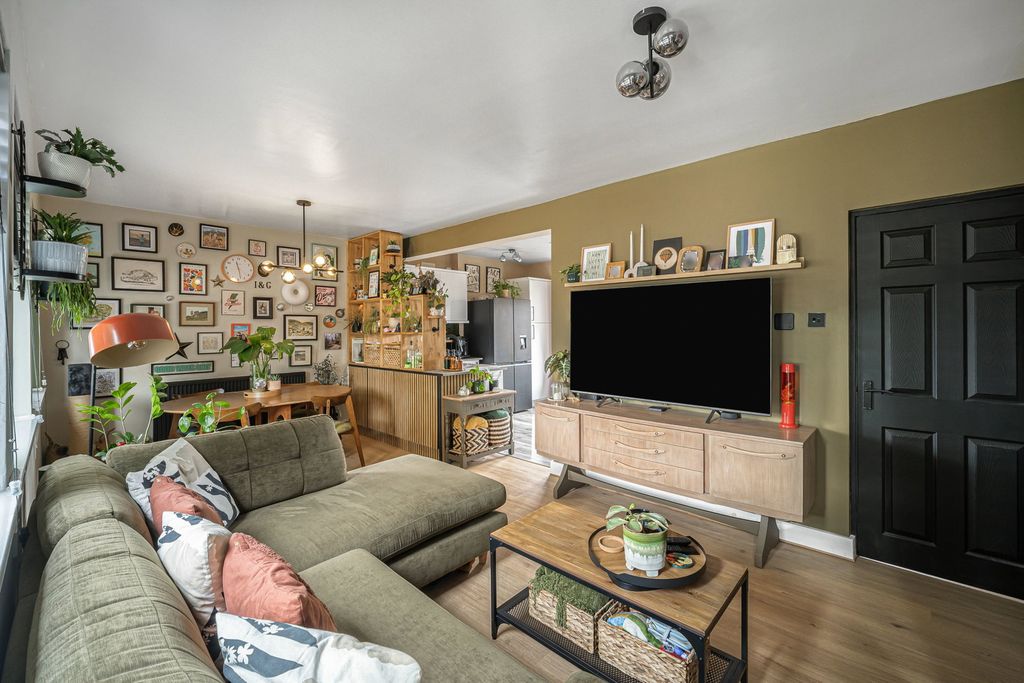 Property photo 2 of 40