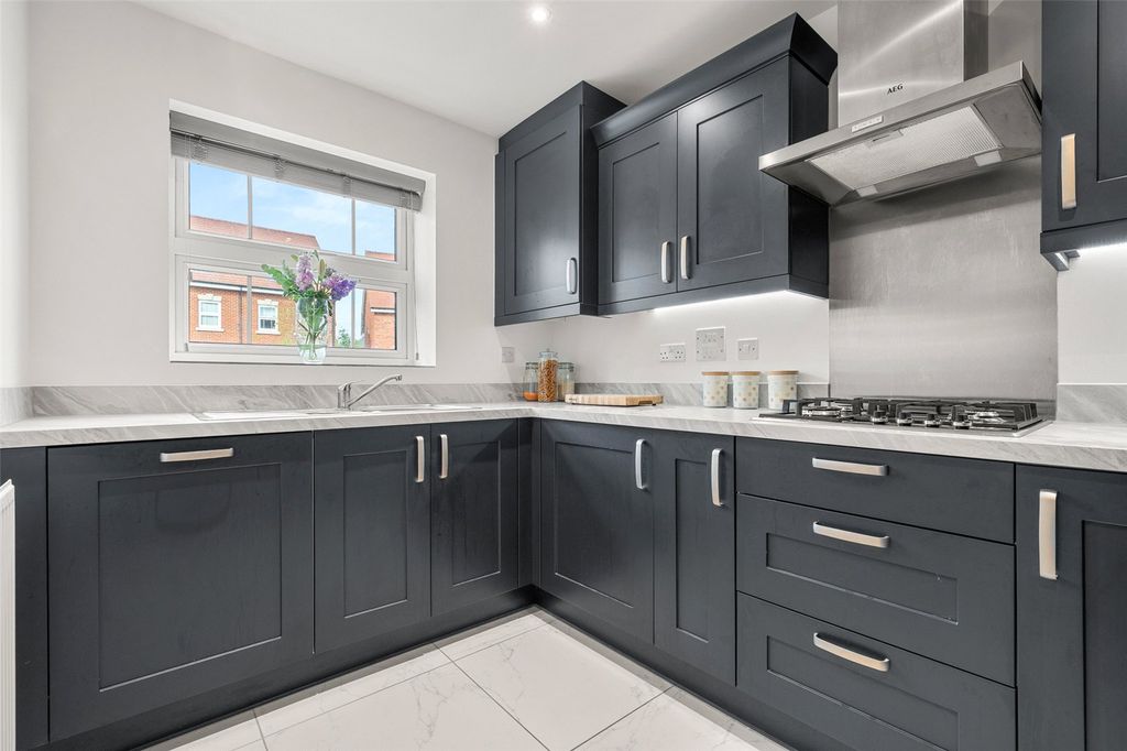 Property photo 2 of 16 Picture No. 14