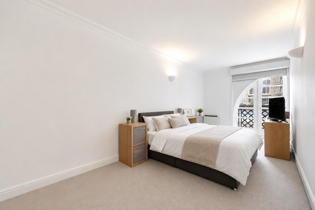 Property photo 3 of 14 Bedroom Dressed.Png