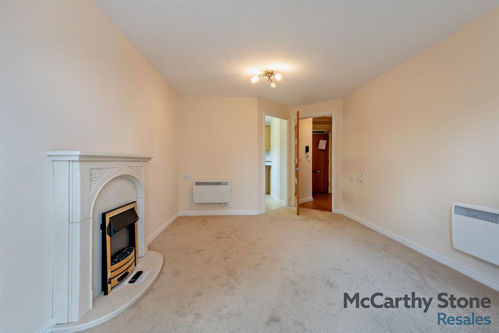 Property photo 3 of 22 8636905-Interior06-800.Jpg