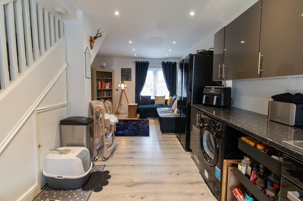 Property photo 3 of 13 Image 2