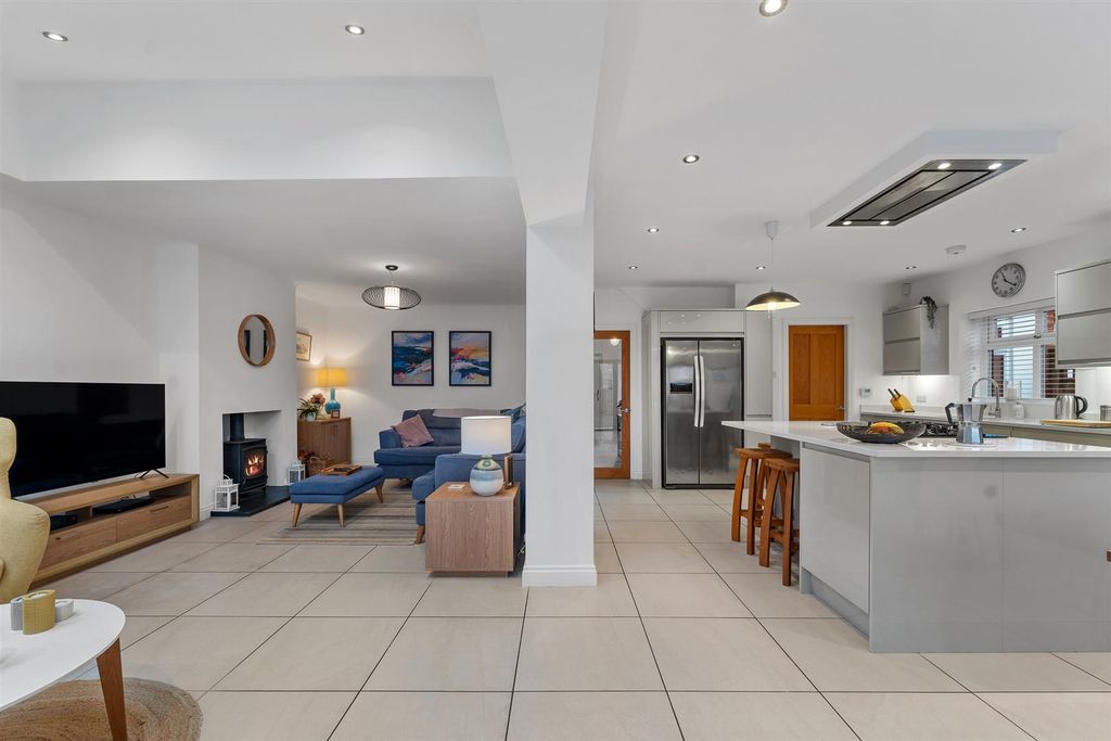 Property photo 3 of 48 Image 3