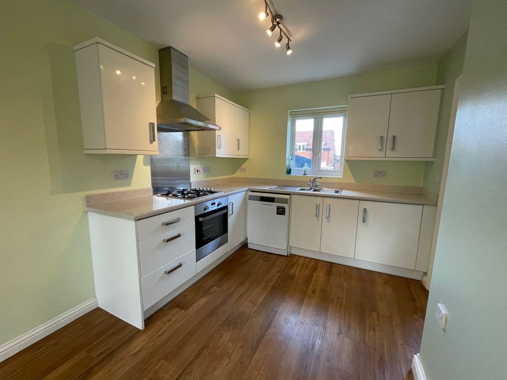 Property photo 2 of 11 Kitchen