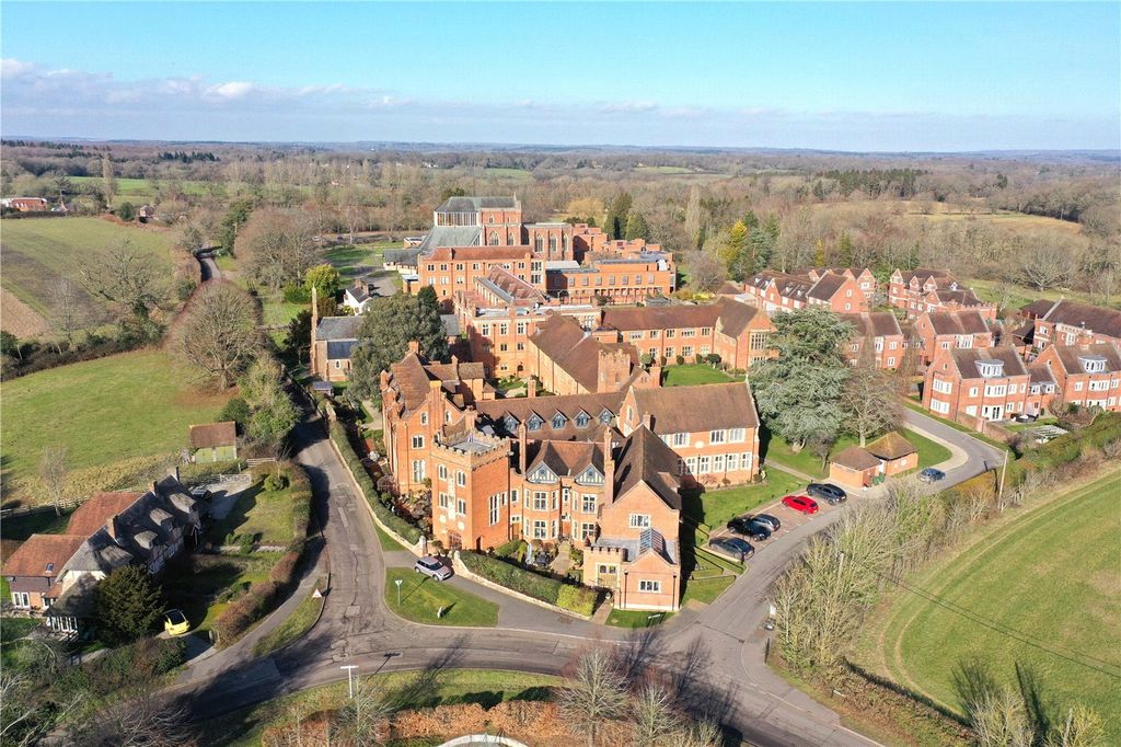 Property photo 1 of 19 Abbey Gardens