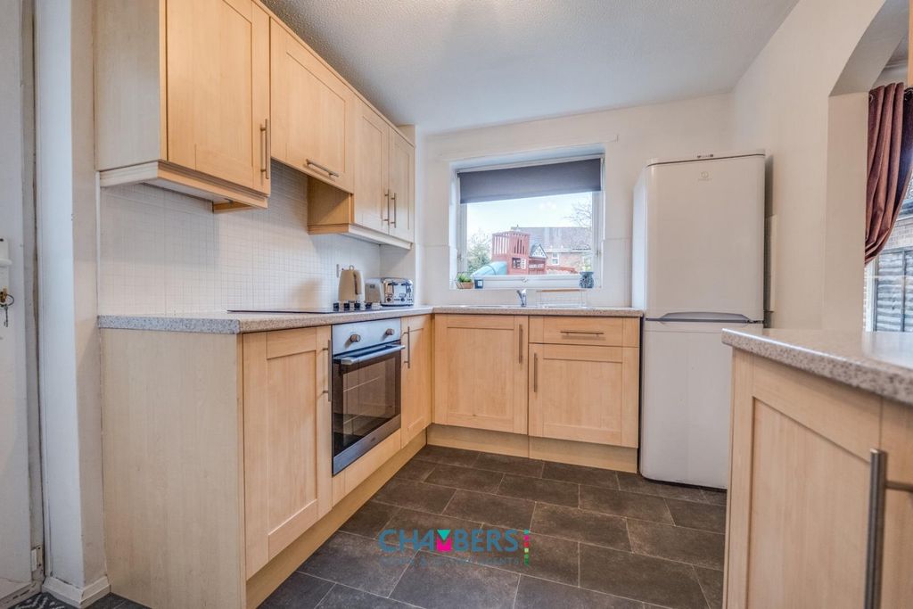 Property photo 3 of 28 Kitchen/Dining Room