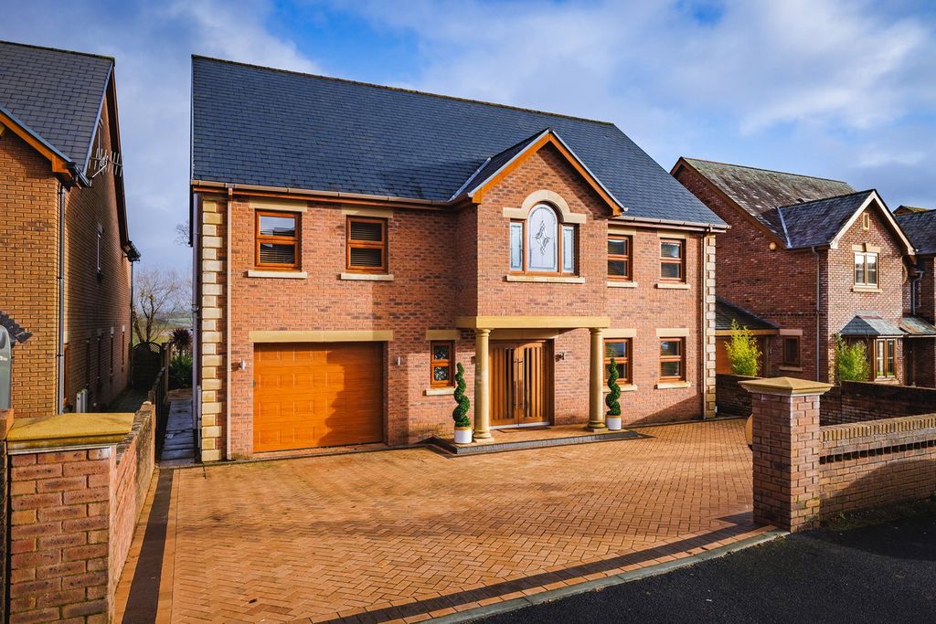 Property photo 2 of 30